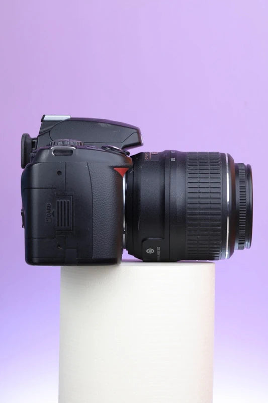 Nikon D40 DSLR with AF-S DX NIKKOR 18-55mm f/3.5-5.6G VR Lens