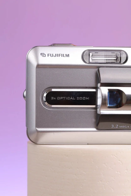 Fujifilm FinePix A330 (Silver / Black) Digital Camera