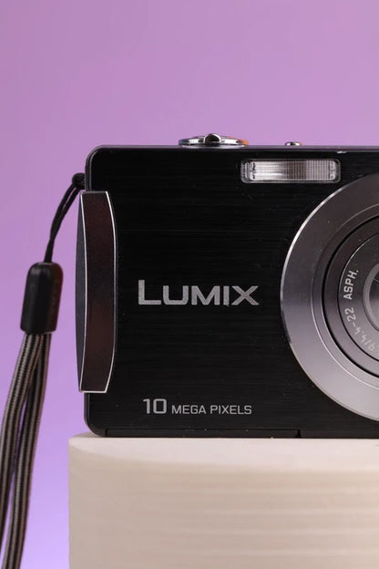 Panasonic Lumix DMC-FX500 (Black) Digital Camera