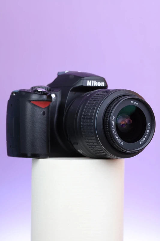 Nikon D40 DSLR with AF-S DX NIKKOR 18-55mm f/3.5-5.6G VR Lens