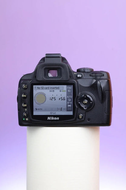 Nikon D40 DSLR with AF-S DX NIKKOR 18-55mm f/3.5-5.6G VR Lens