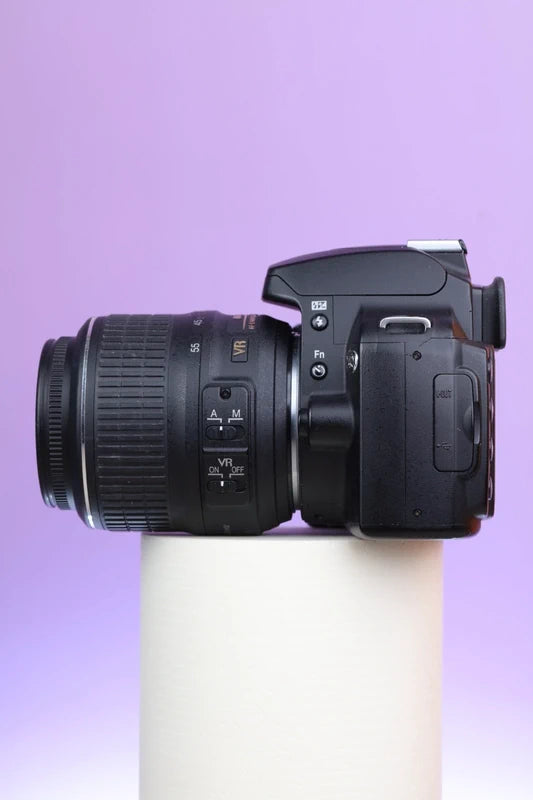 Nikon D40 DSLR with AF-S DX NIKKOR 18-55mm f/3.5-5.6G VR Lens
