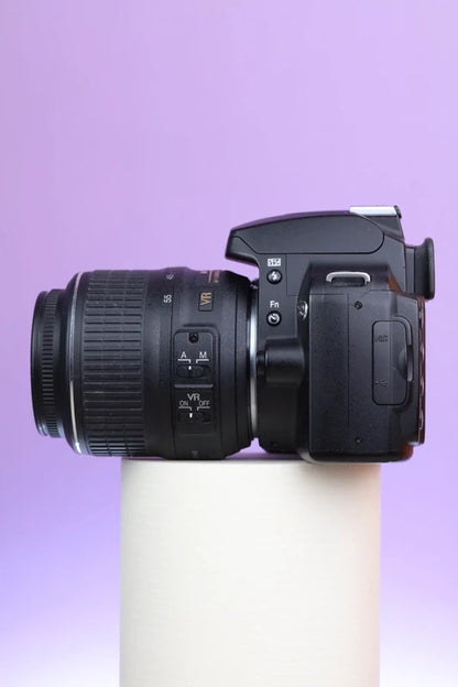 Nikon D40 DSLR with AF-S DX NIKKOR 18-55mm f/3.5-5.6G VR Lens